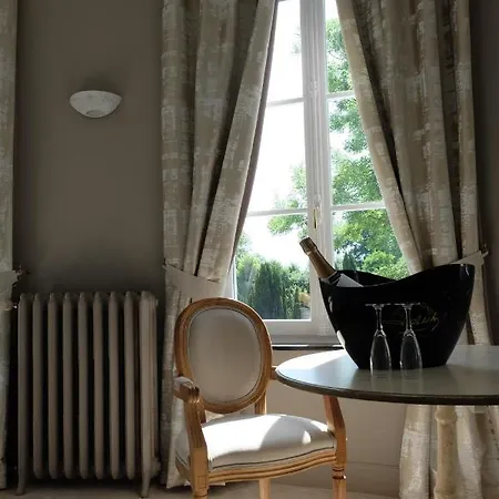 Chateau D'aubry Hotel 3*