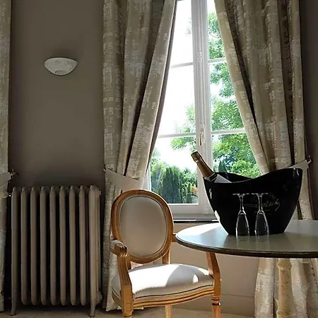 Chateau D'aubry Hotel 3*