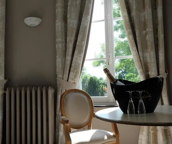 Chateau D'aubry Hotel 3*